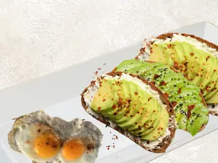 Fresh creamy avocado spread on avocado toast to give perfect creamy texture.